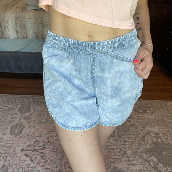 Womens Juicy Couture relaxed fit elastic waist jean shorts - Picture 2 of 9